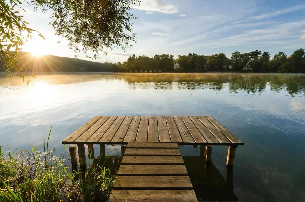 Sopherl Am See - Fruehstueck Auf Der Seeterrasse, Sehr Ruhig Und Wunderschoen Am See, 3 Minuten Nach Oberpfaffenhofen, Viele Radtouren, Restaurants & Cafes In Der Umgebung Wessling 3*,  Germany