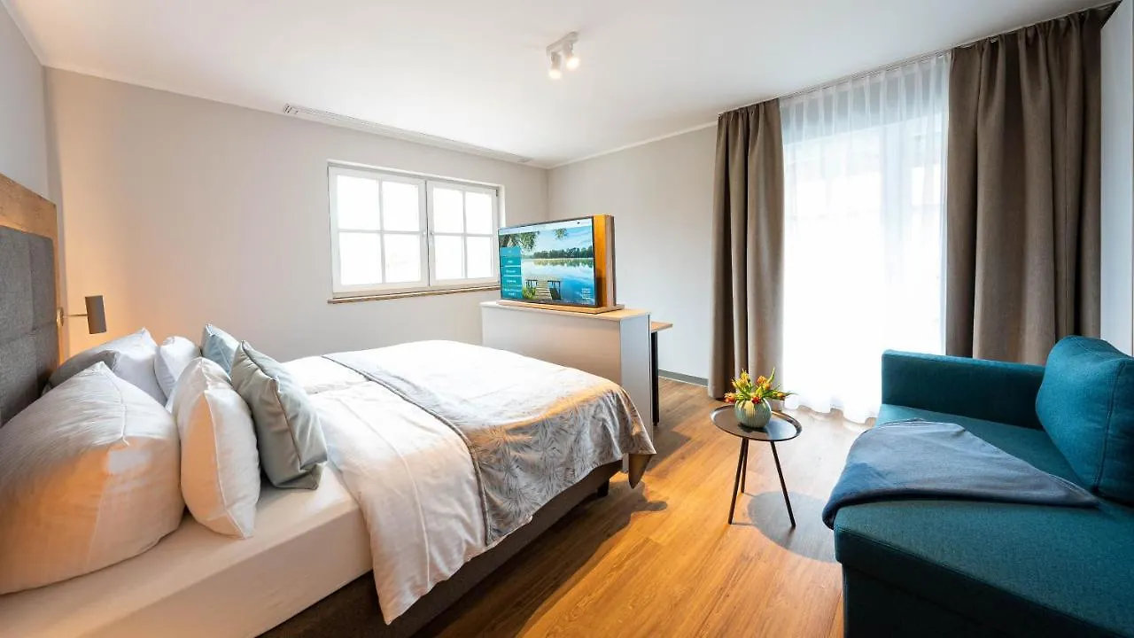 Hotel Sopherl Am See - Fruehstueck Auf Der Seeterrasse, Sehr Ruhig Und Wunderschoen Am See, 3 Minuten Nach Oberpfaffenhofen, Viele Radtouren, Restaurants & Cafes In Der Umgebung Wessling