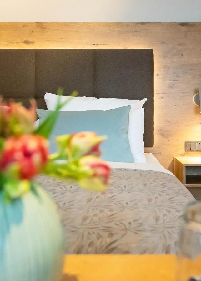 Sopherl Am See - Fruehstueck Auf Der Seeterrasse, Sehr Ruhig Und Wunderschoen Am See, 3 Minuten Nach Oberpfaffenhofen, Viele Radtouren, Restaurants & Cafes In Der Umgebung Wessling 3*,