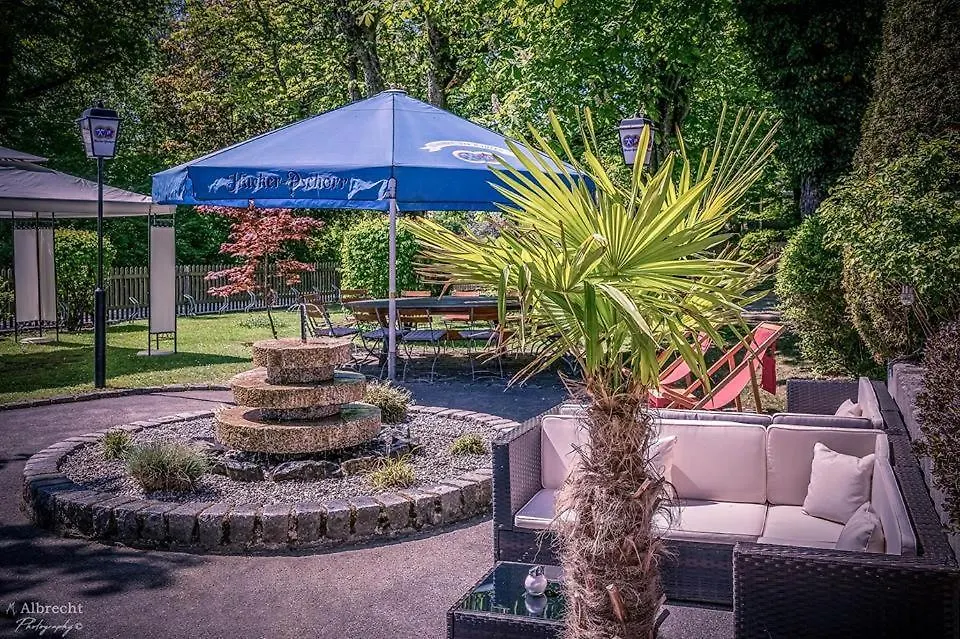 Hotel Sopherl Am See - Fruehstueck Auf Der Seeterrasse, Sehr Ruhig Und Wunderschoen Am See, 3 Minuten Nach Oberpfaffenhofen, Viele Radtouren, Restaurants & Cafes In Der Umgebung Wessling