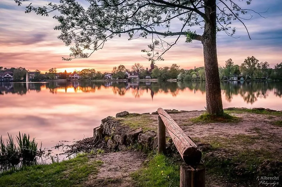 Sopherl Am See - Fruehstueck Auf Der Seeterrasse, Sehr Ruhig Und Wunderschoen Am See, 3 Minuten Nach Oberpfaffenhofen, Viele Radtouren, Restaurants & Cafes In Der Umgebung Wessling 3*,
