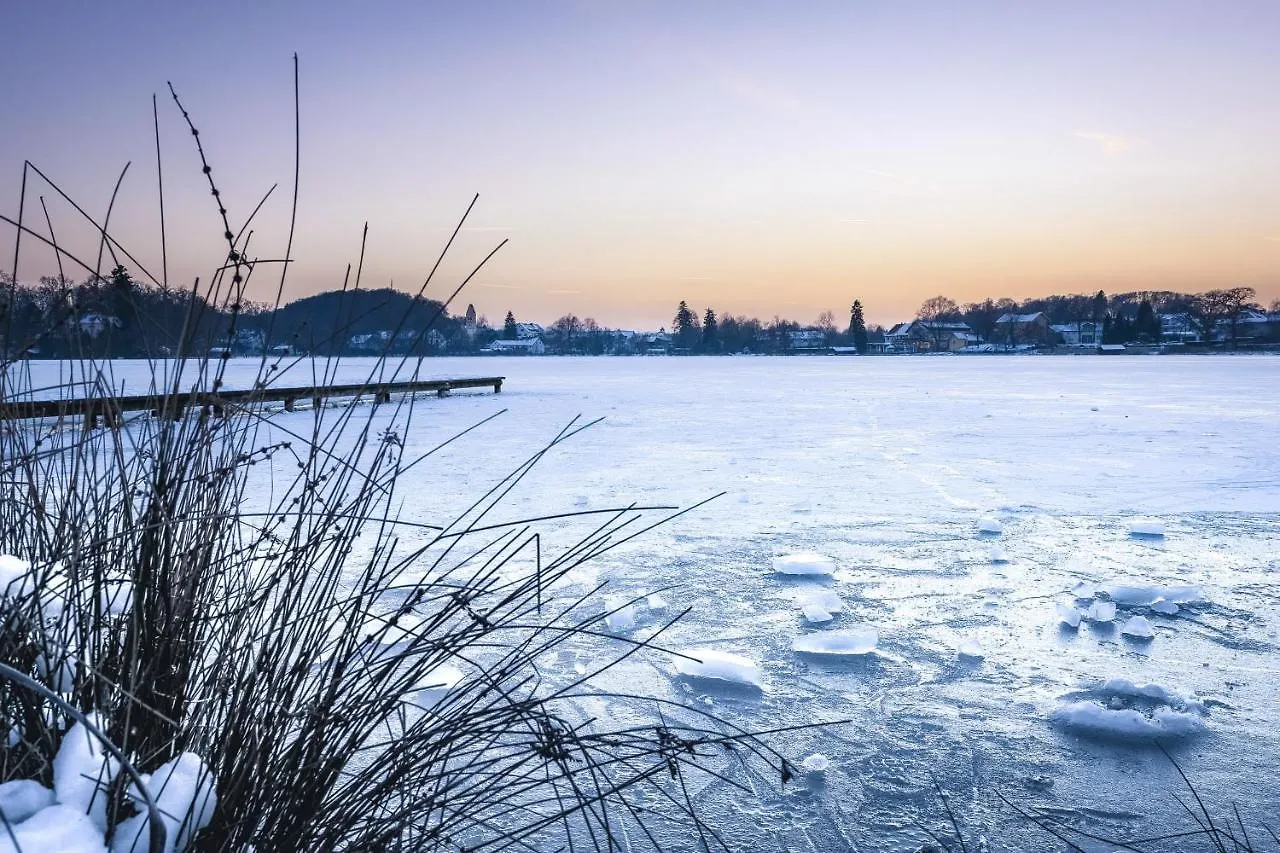 Hotel Sopherl Am See - Fruehstueck Auf Der Seeterrasse, Sehr Ruhig Und Wunderschoen Am See, 3 Minuten Nach Oberpfaffenhofen, Viele Radtouren, Restaurants & Cafes In Der Umgebung Wessling