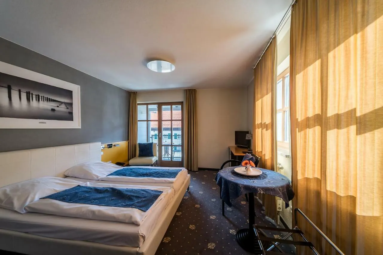 Sopherl Am See - Fruehstueck Auf Der Seeterrasse, Sehr Ruhig Und Wunderschoen Am See, 3 Minuten Nach Oberpfaffenhofen, Viele Radtouren, Restaurants & Cafes In Der Umgebung Weßling